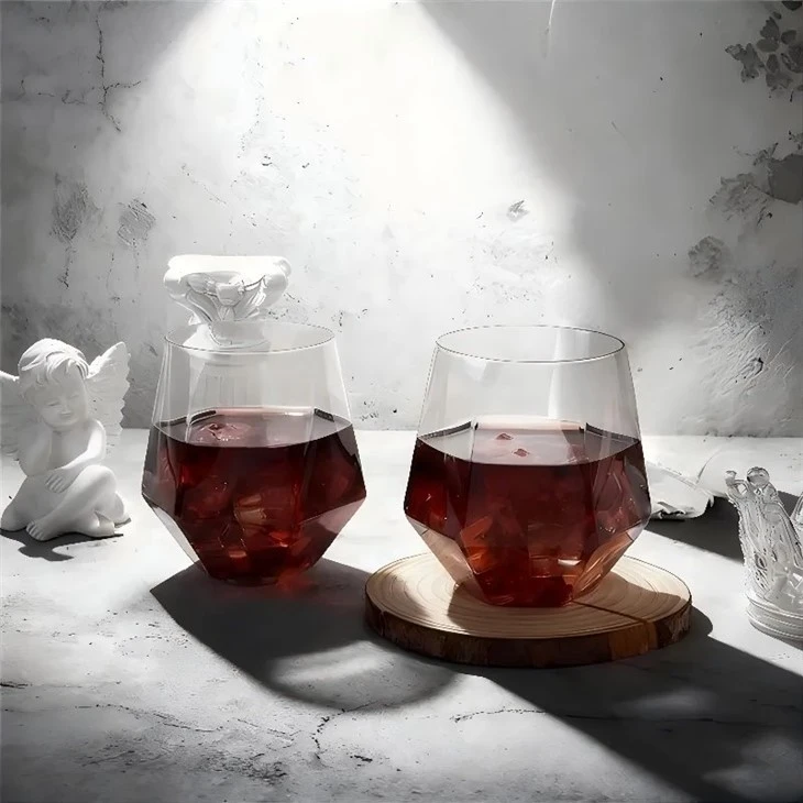 Plastic diamond shaped cup
